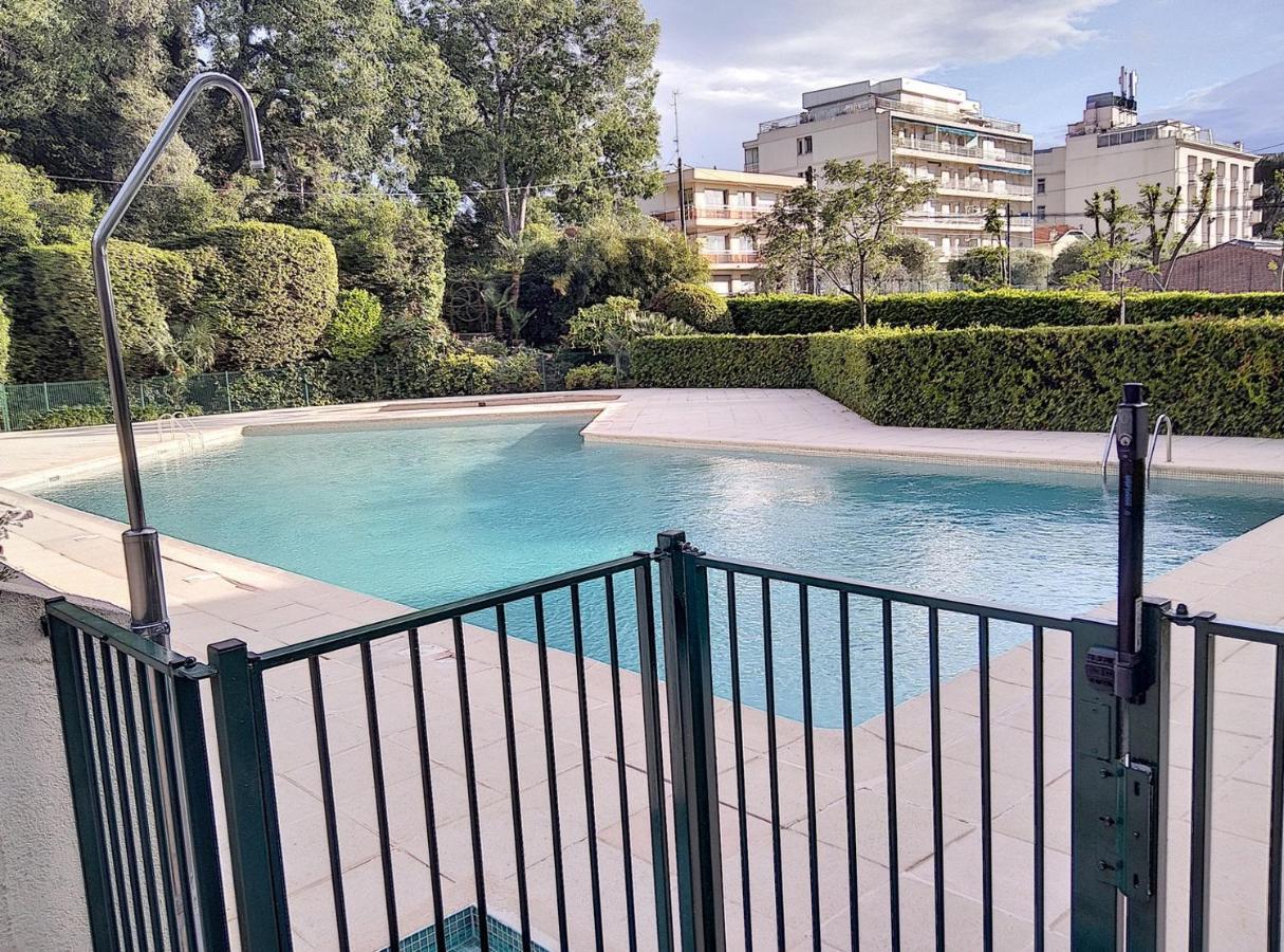 Chateau De La Pinede Juan-les-Pins Esterno foto