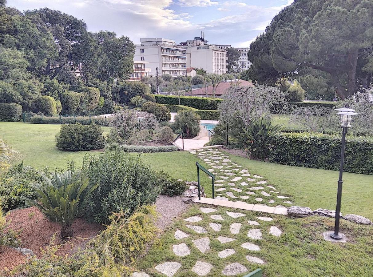 Chateau De La Pinede Juan-les-Pins Esterno foto